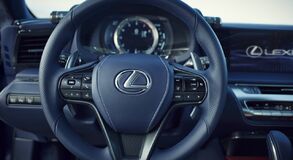 A TERMÉSZETES FÉNY JÁTÉKA: EGYEDI FÉNYEZÉST KAPOTT A LEXUS SZUPERSPORT KUPÉJA